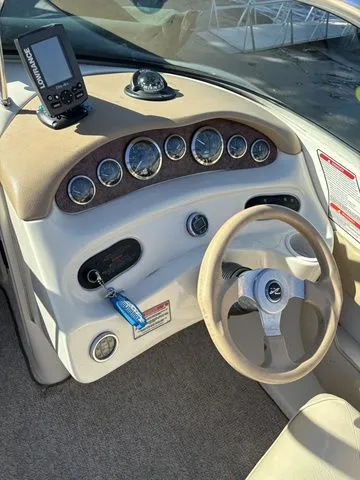 Slide: The Image of Sea Ray 190 Sundeck 2000 - 4