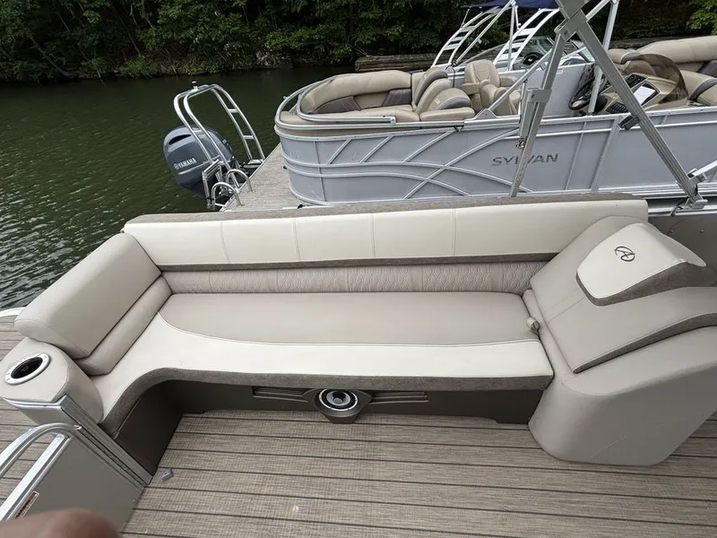 Slide: The Image of Avalon Catalina 2585 QL 2022 - 12