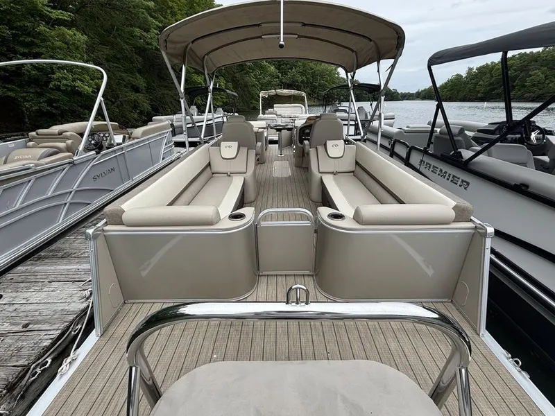 Slide: The Image of Avalon Catalina 2585 QL 2022 - 2