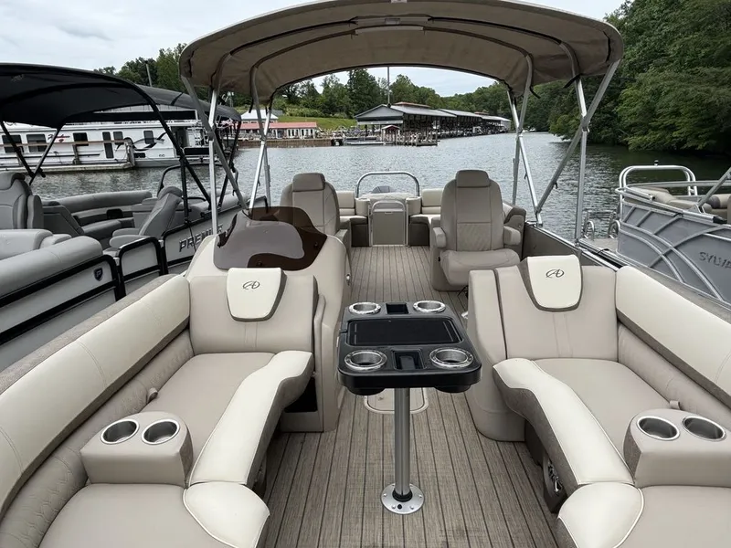 Slide: The Image of Avalon Catalina 2585 QL 2022 - 3