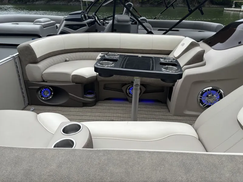 Slide: The Image of Avalon Catalina 2585 QL 2022 - 9