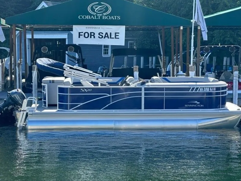 The Image of Bennington 20SLGX 2022 - 1