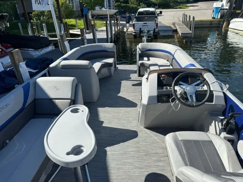 Slide: The Image of Bennington 20SLGX 2022 - 4