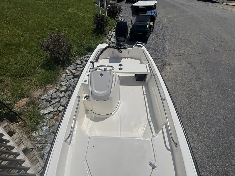 Slide: The Image of Boston Whaler 130 Super Sport 2025 - 7