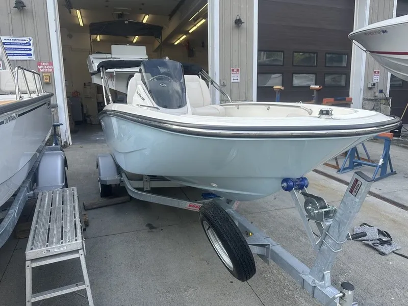 Slide: The Image of Boston Whaler 130 Super Sport 2025 - 5