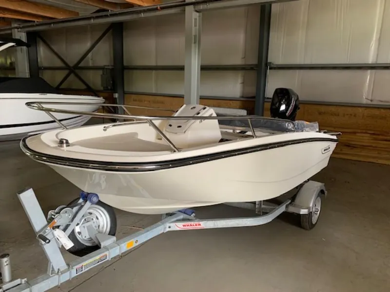 Slide: The Image of Boston Whaler 130 Super Sport 2025 - 1