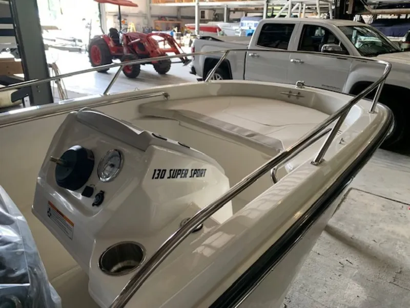 Slide: The Image of Boston Whaler 130 Super Sport 2025 - 3