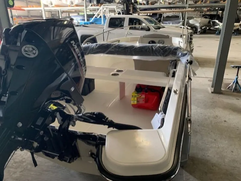 Slide: The Image of Boston Whaler 130 Super Sport 2025 - 4