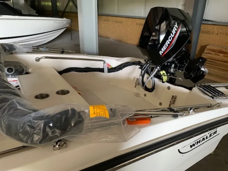 Slide: The Image of Boston Whaler 130 Super Sport 2025 - 5