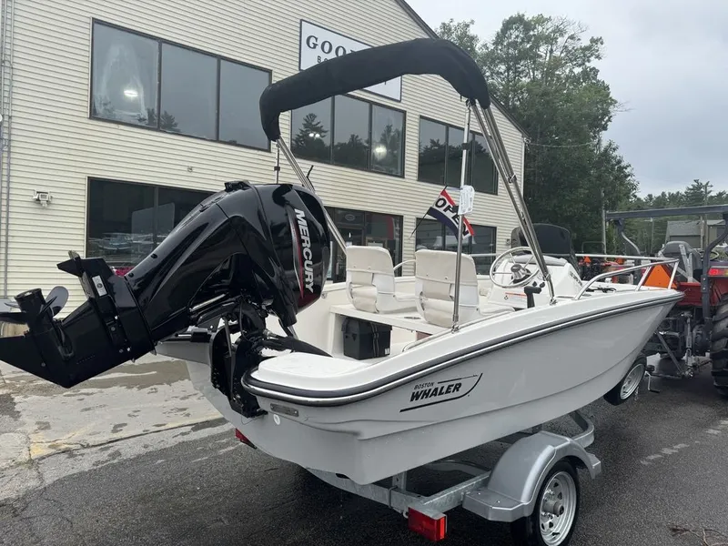 Slide: The Image of Boston Whaler 130 SUPERSPORT 2025 - 2
