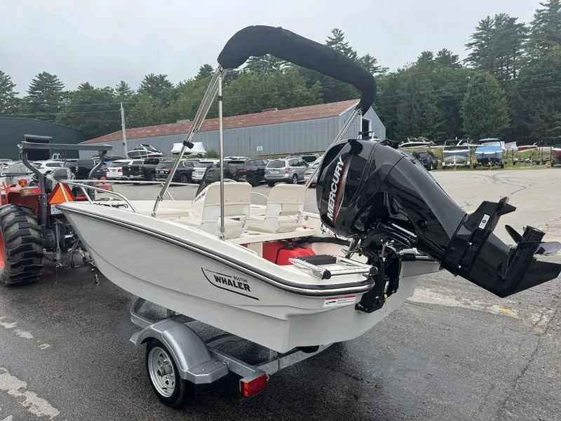 Slide: The Image of Boston Whaler 130 SUPERSPORT 2025 - 5