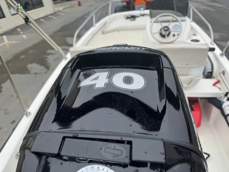 Slide: The Image of Boston Whaler 130 SUPERSPORT 2025 - 6