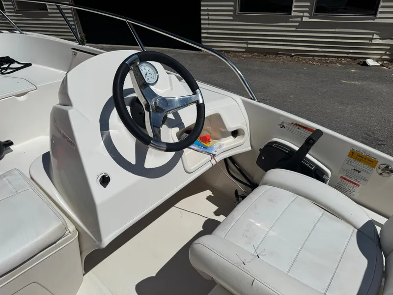 Slide: The Image of Boston Whaler 150 Super Sport 2014 - 11