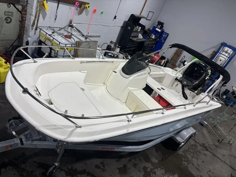Slide: The Image of Boston Whaler 160 Super Sport 2025 - 3