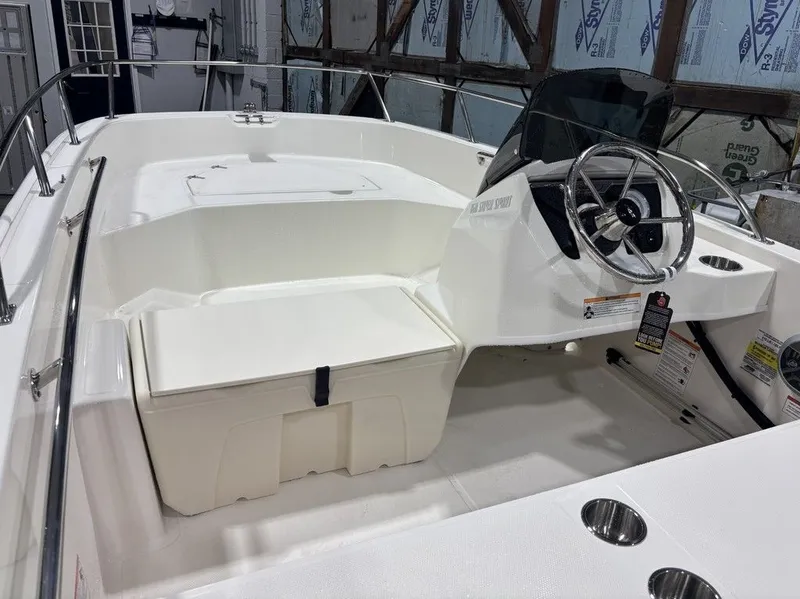 Slide: The Image of Boston Whaler 160 Super Sport 2025 - 4