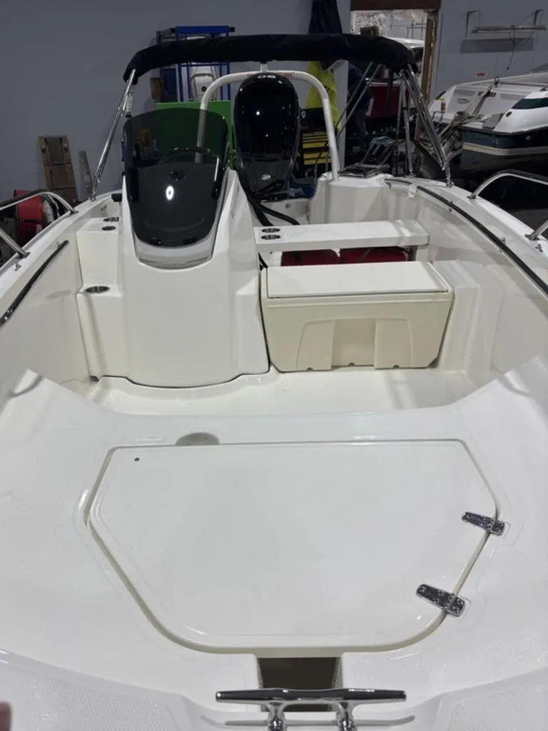 Slide: The Image of Boston Whaler 160 Super Sport 2025 - 5