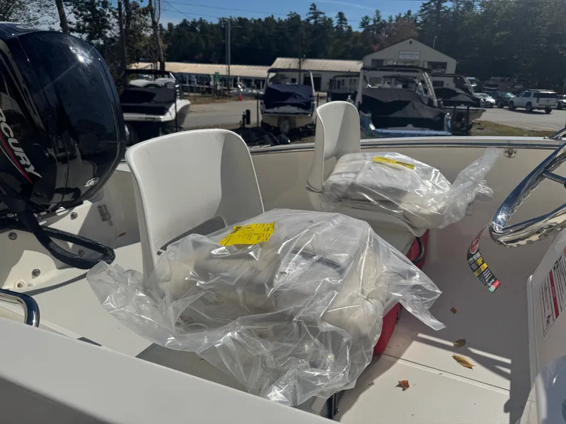 Slide: The Image of Boston Whaler 160 Super Sport 2026 - 10