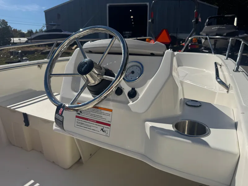 Slide: The Image of Boston Whaler 160 Super Sport 2026 - 11