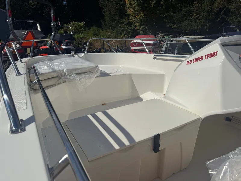 Slide: The Image of Boston Whaler 160 Super Sport 2026 - 12