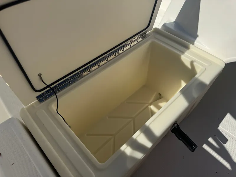 Slide: The Image of Boston Whaler 160 Super Sport 2026 - 13