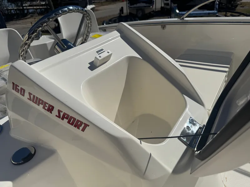 Slide: The Image of Boston Whaler 160 Super Sport 2026 - 17