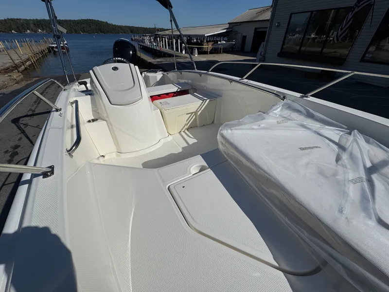 Slide: The Image of Boston Whaler 160 Super Sport 2026 - 10