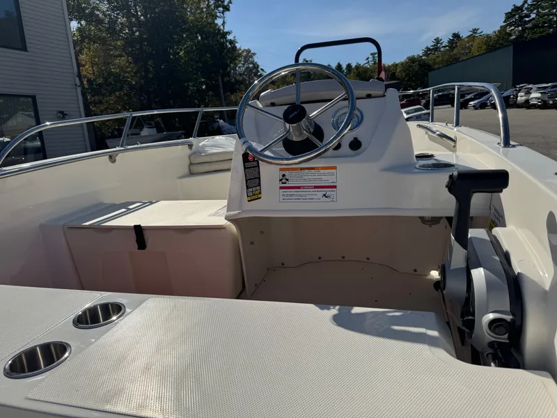 Slide: The Image of Boston Whaler 160 Super Sport 2026 - 11