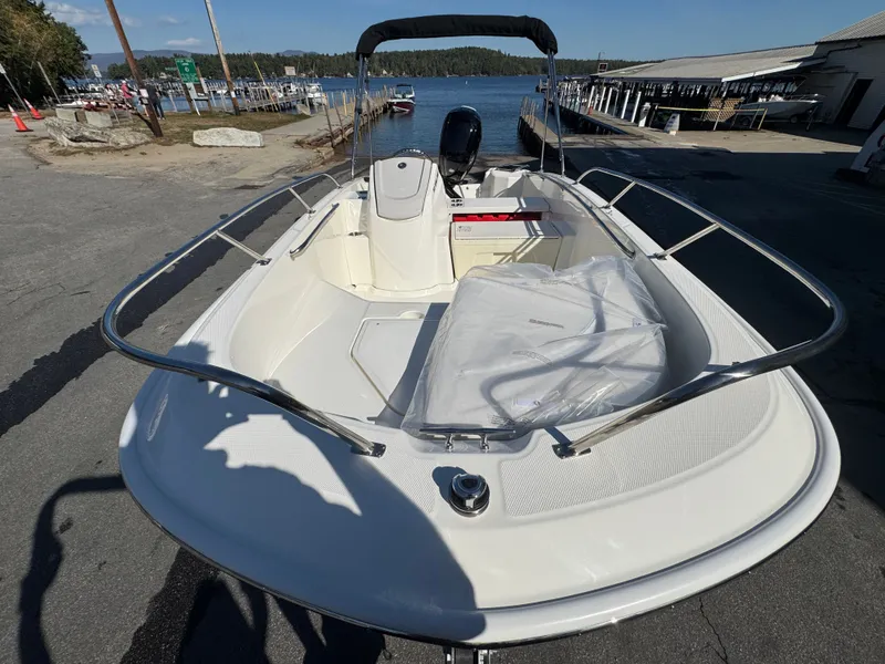 Slide: The Image of Boston Whaler 160 Super Sport 2026 - 9