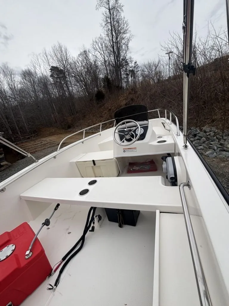 Slide: The Image of Boston Whaler 160 Super Sport 2025 - 4