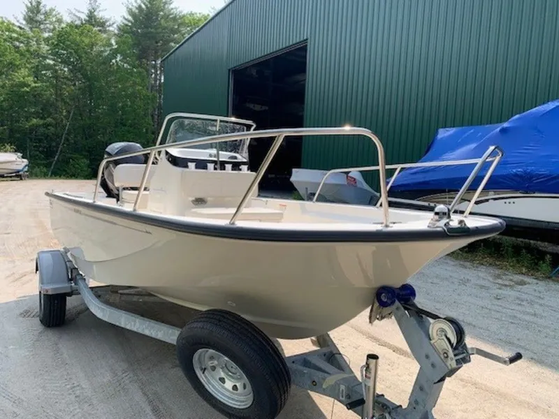 The Image of Boston Whaler 170 Montauk 2025 - 1