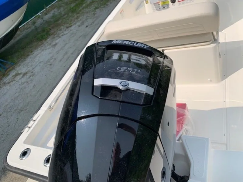 Slide: The Image of Boston Whaler 170 Montauk 2025 - 5