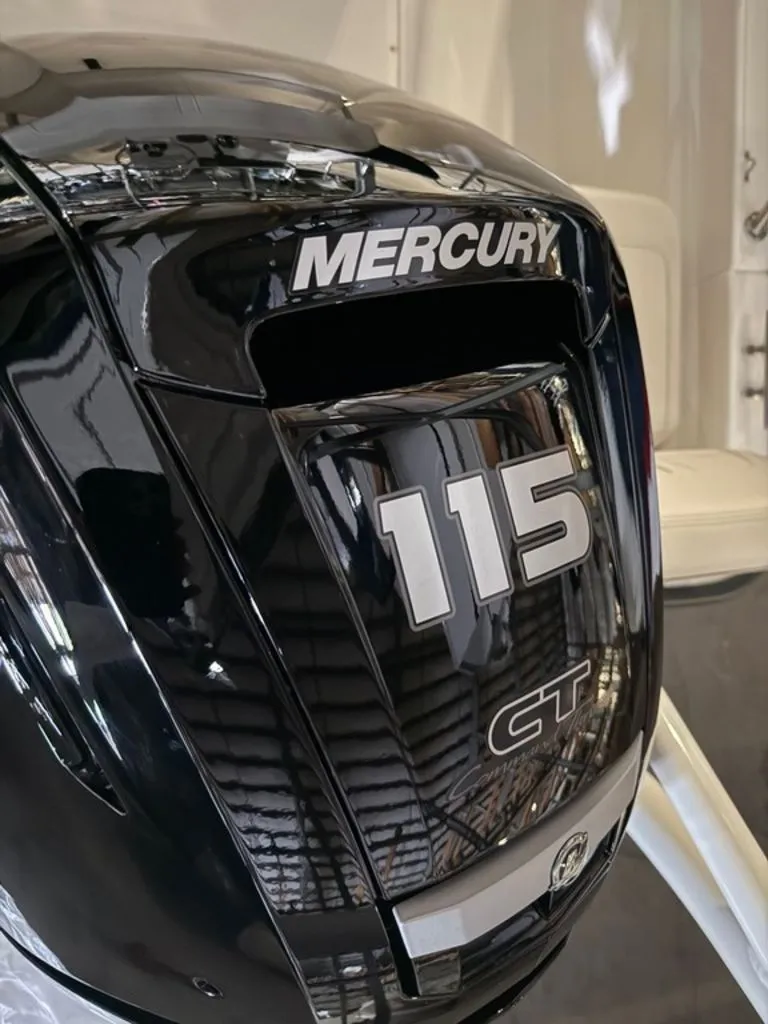 Slide: The Image of Boston Whaler 170 Montauk 2026 - 5