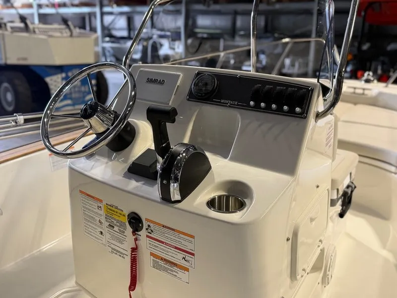 Slide: The Image of Boston Whaler 170 Montauk 2026 - 7