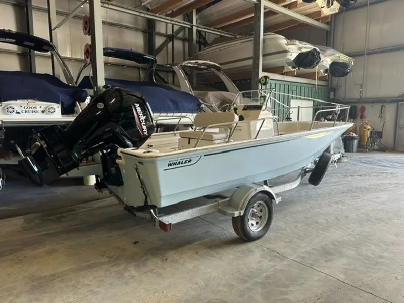 Slide: The Image of Boston Whaler 170 Montauk 2024 - 10