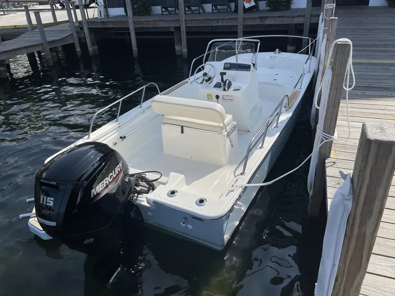 Slide: The Image of Boston Whaler 170 Montauk 2024 - 15