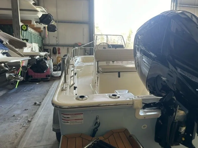 Slide: The Image of Boston Whaler 170 Montauk 2024 - 3