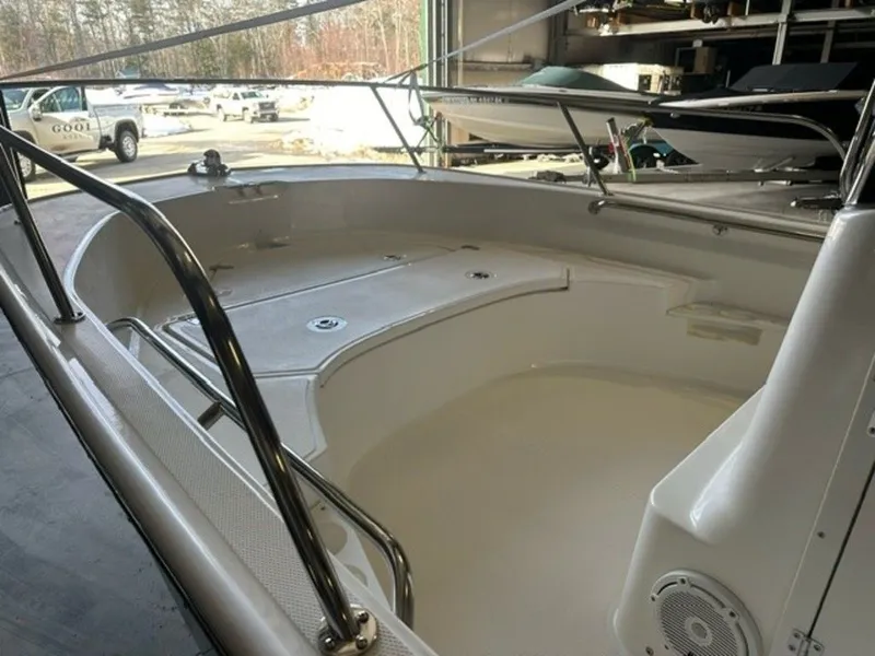 Slide: The Image of Boston Whaler 170 Montauk 2024 - 6