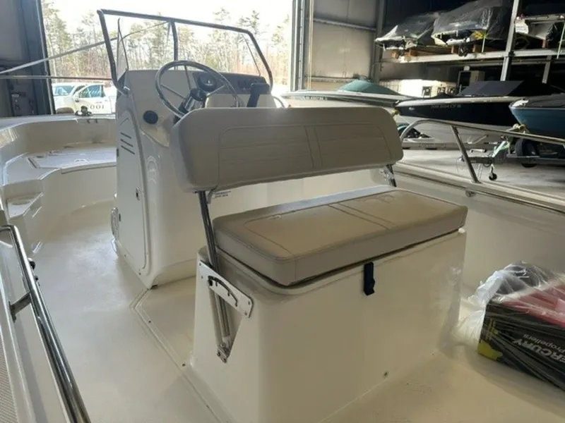 Slide: The Image of Boston Whaler 170 Montauk 2024 - 8