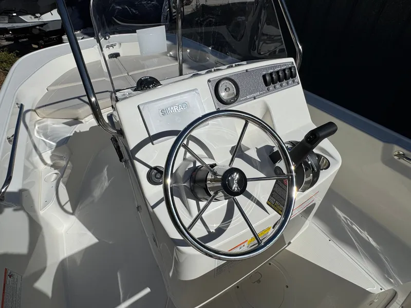 Slide: The Image of Boston Whaler 170 Montauk 2026 - 10