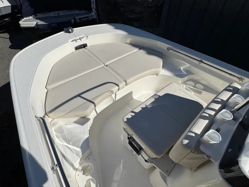 Slide: The Image of Boston Whaler 170 Montauk 2026 - 14