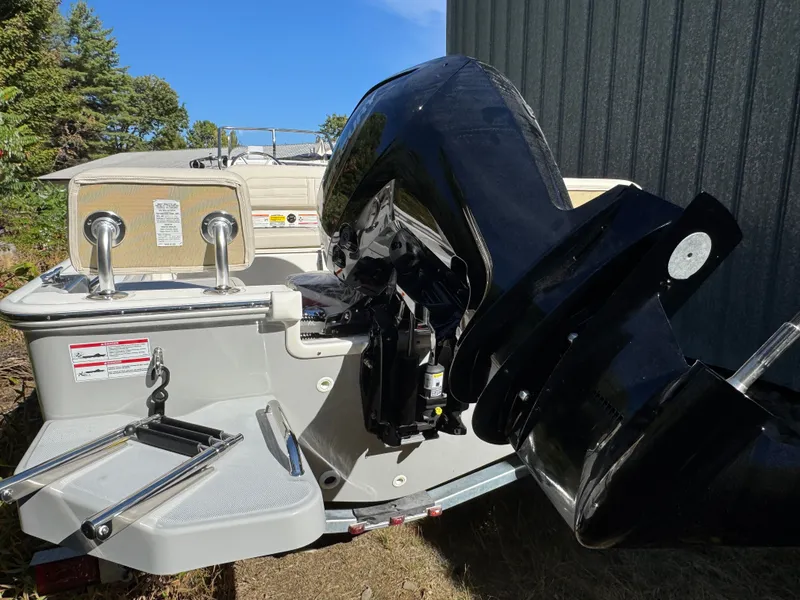 Slide: The Image of Boston Whaler 170 Montauk 2026 - 5