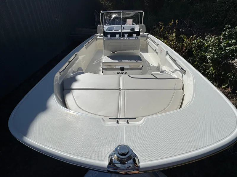 Slide: The Image of Boston Whaler 170 Montauk 2026 - 6