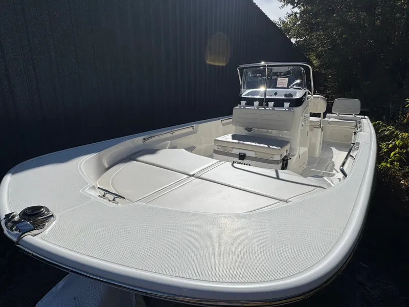 Slide: The Image of Boston Whaler 170 Montauk 2026 - 7