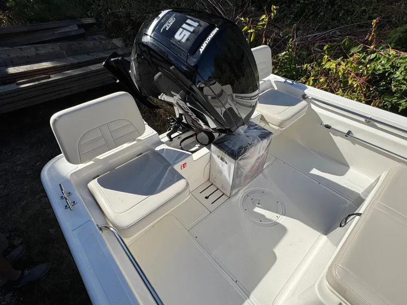 Slide: The Image of Boston Whaler 170 Montauk 2026 - 8