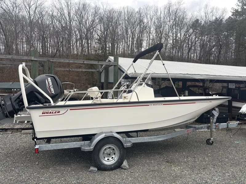 The Image of Boston Whaler 170 Montauk 2025 - 1
