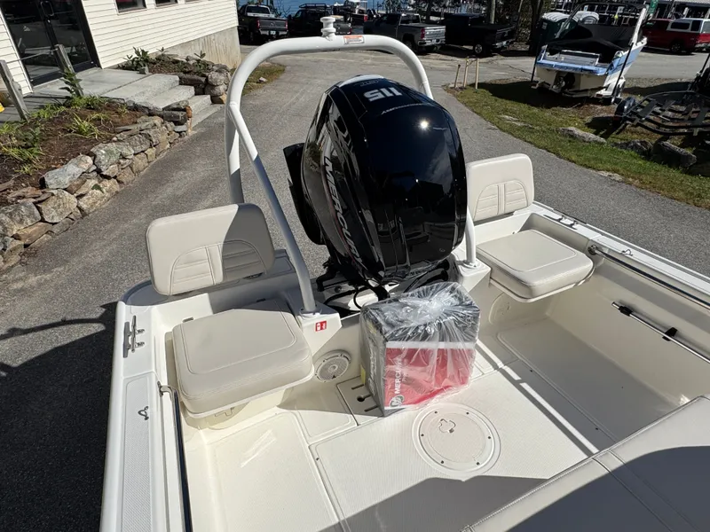 Slide: The Image of Boston Whaler 170 Montauk 2026 - 10