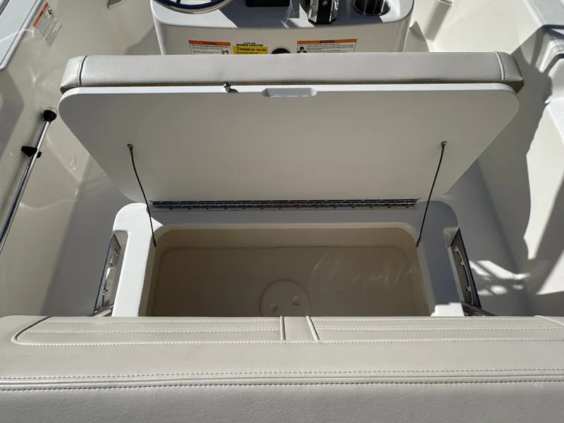 Slide: The Image of Boston Whaler 170 Montauk 2026 - 12