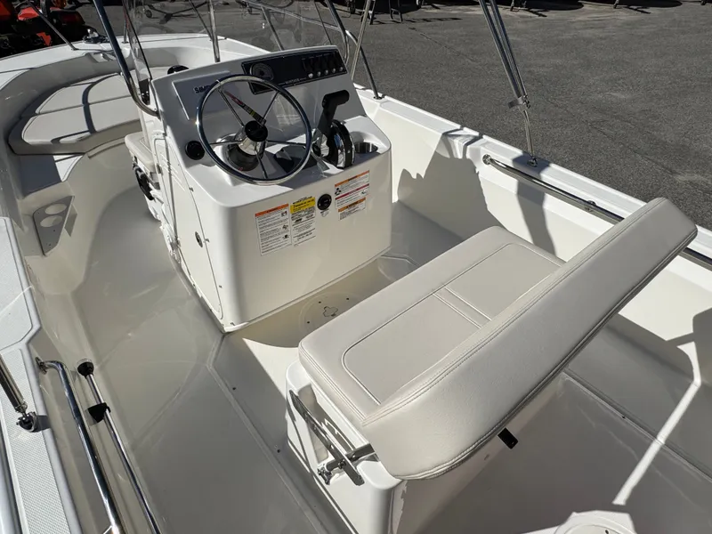 Slide: The Image of Boston Whaler 170 Montauk 2026 - 13