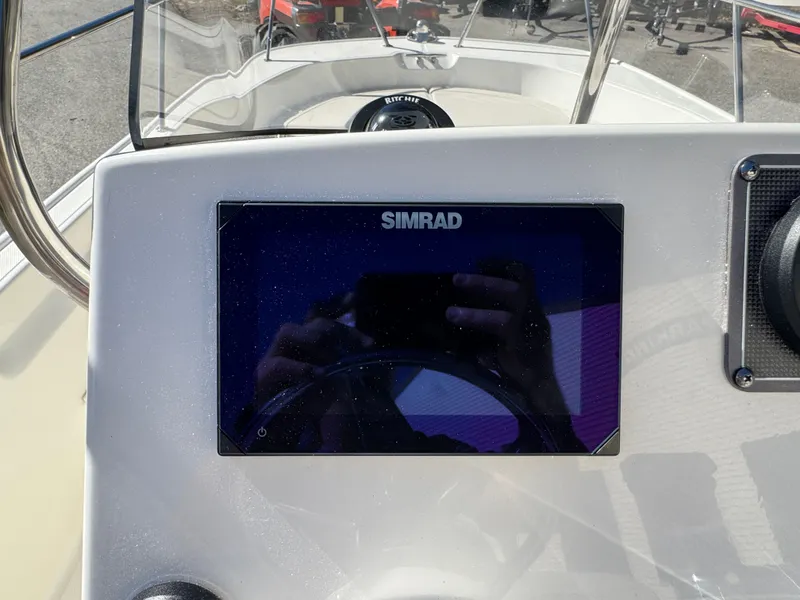 Slide: The Image of Boston Whaler 170 Montauk 2026 - 17
