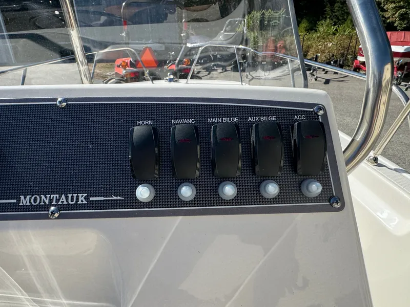 Slide: The Image of Boston Whaler 170 Montauk 2026 - 19